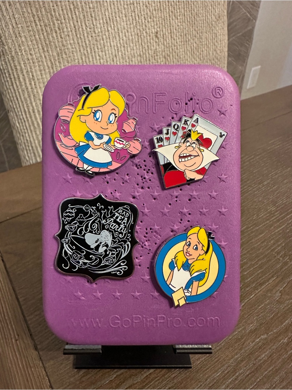 Alice In Wonderland Disney Pin Bundle Queen of Hearts